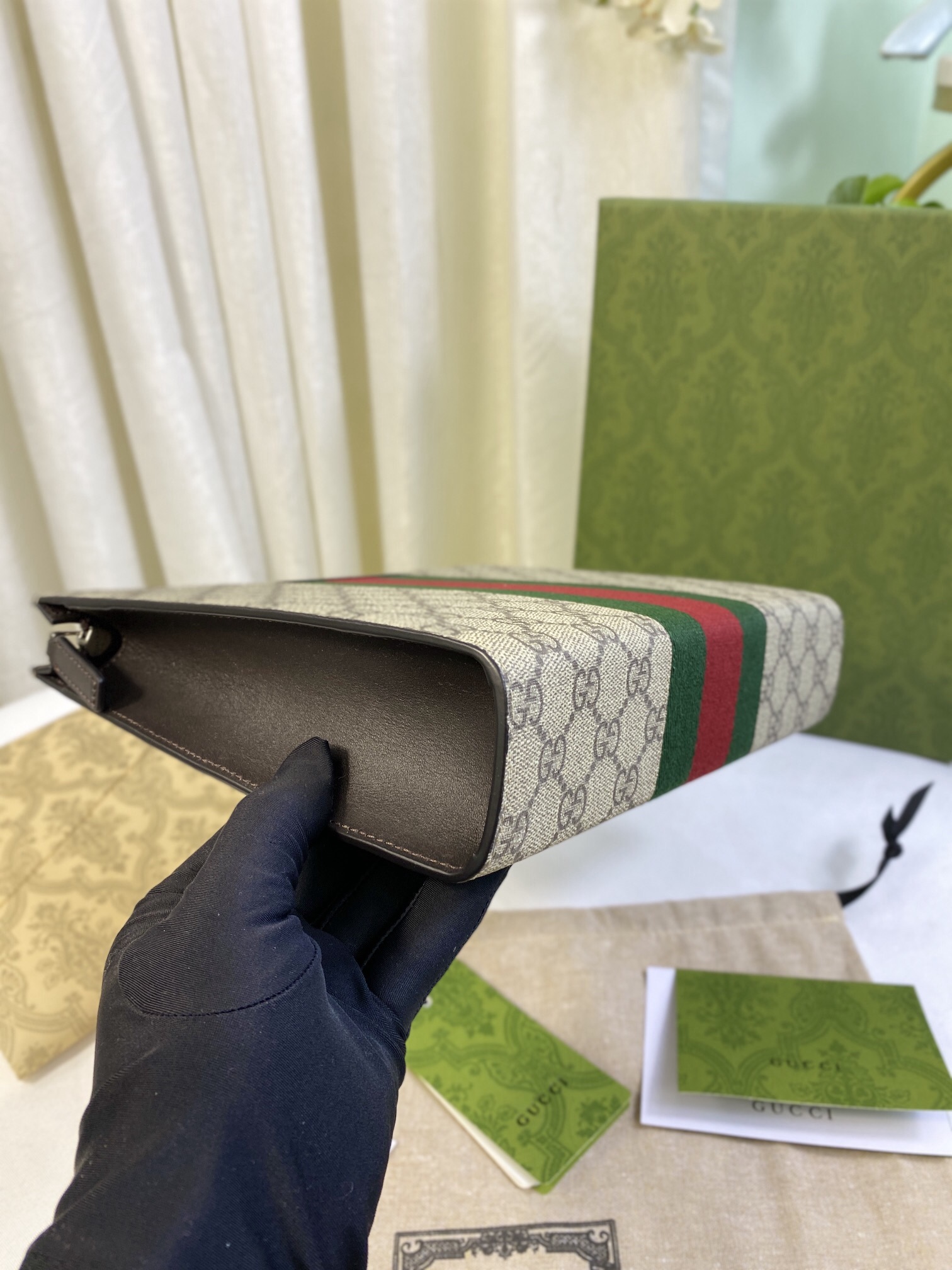 Gucci New GG Supreme Pouch Size 26*20*6cm Style 475316