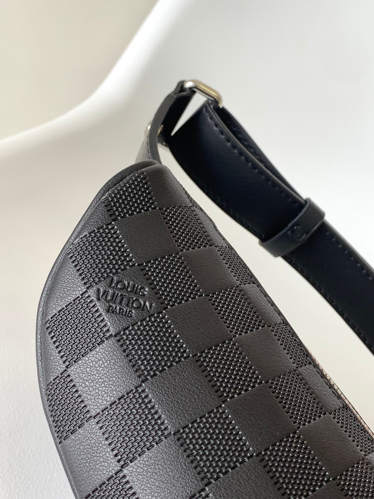 Louis Vuitton N40298 Discovery Graphite Men Bags Size 26*13*7cm