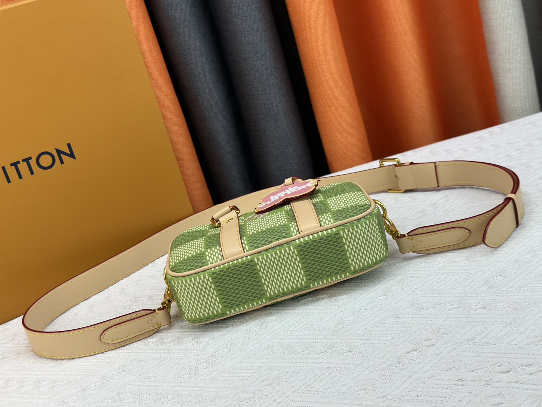 Louis Vuitton N40643 Nano Porte Documents Voyage Shoulder Bags Size 20*13*5cm