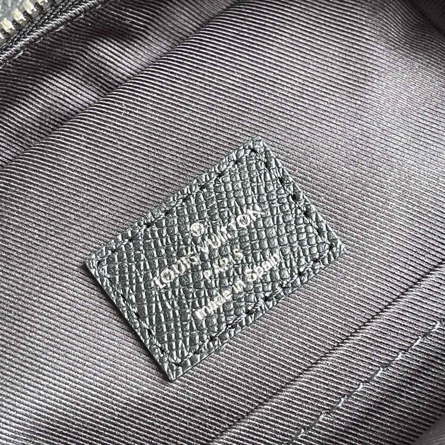 Louis Vuitton M30741 Outdoor Slingbag Men Bags Size 21*13*5cm