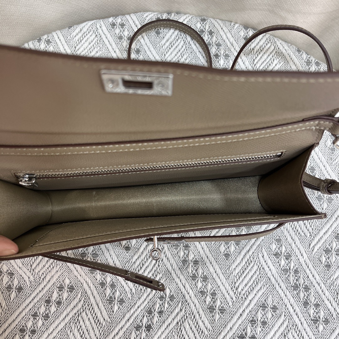 Hermes Elan Shoulder Bags Size 24cm