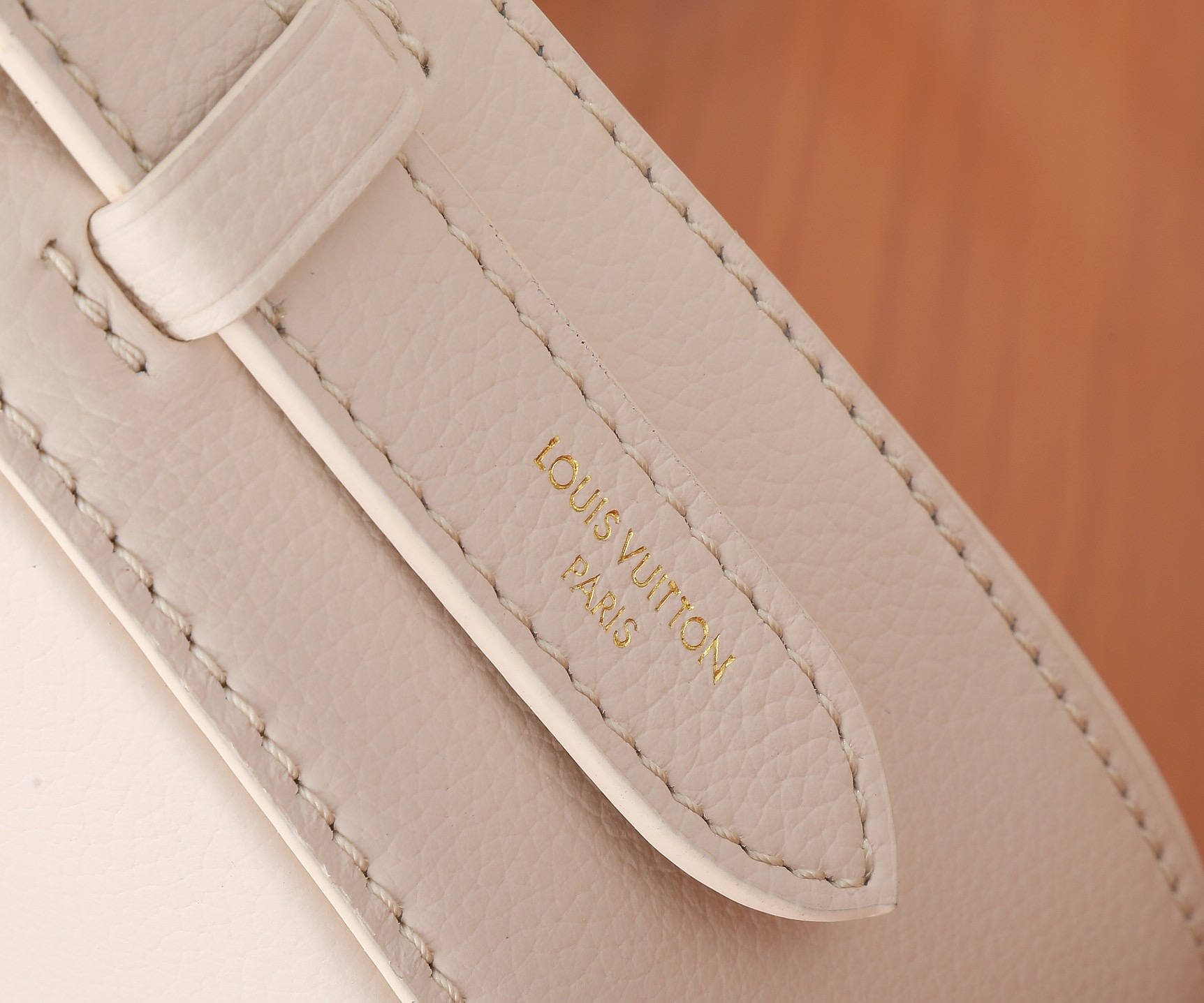 Louis Vuitton M24990 Low Key Shoulder Bag Size 26*18*7cm