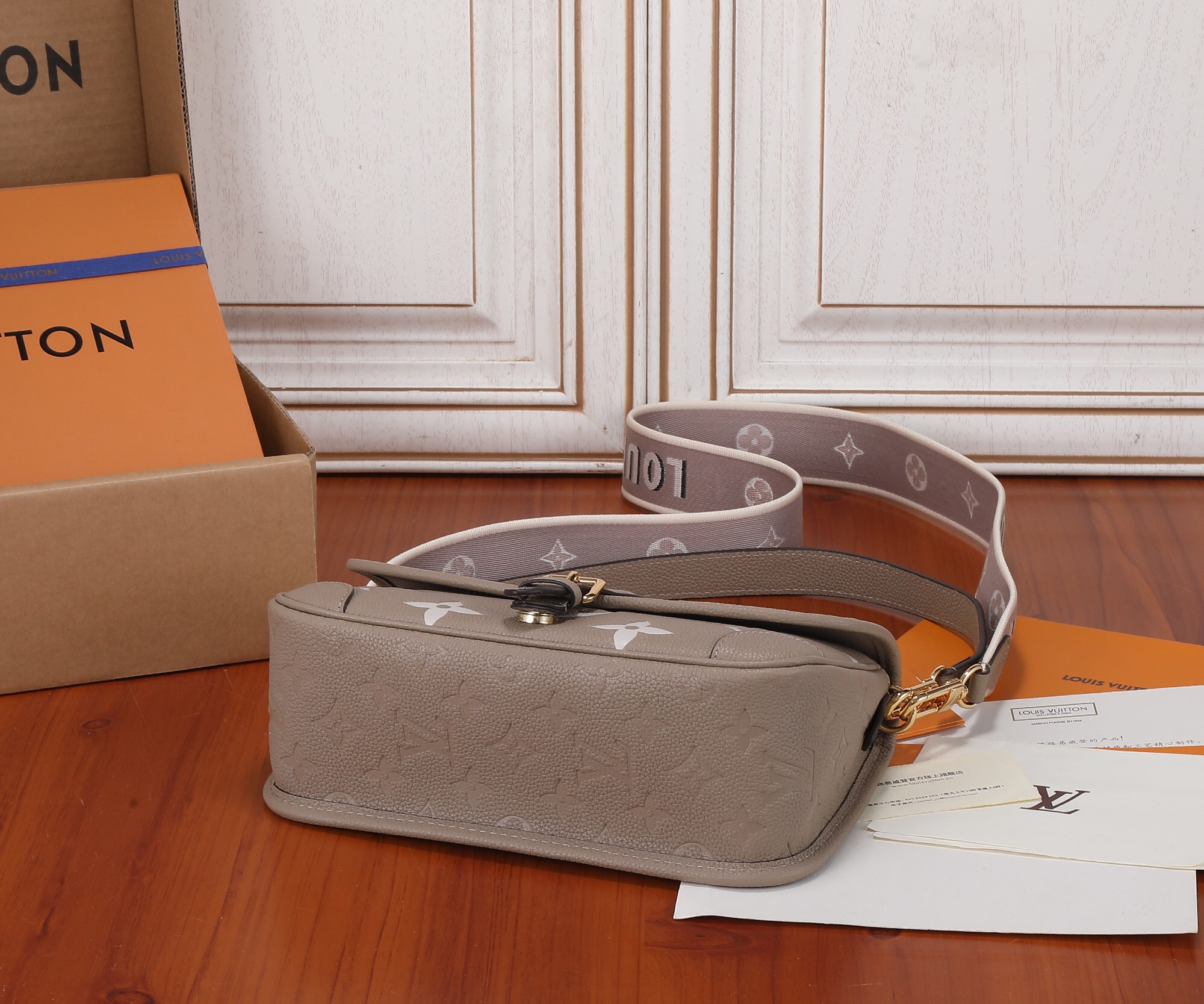 Louis Vuitton M46583 Diane Women Bags Size 23*16*8.5cm