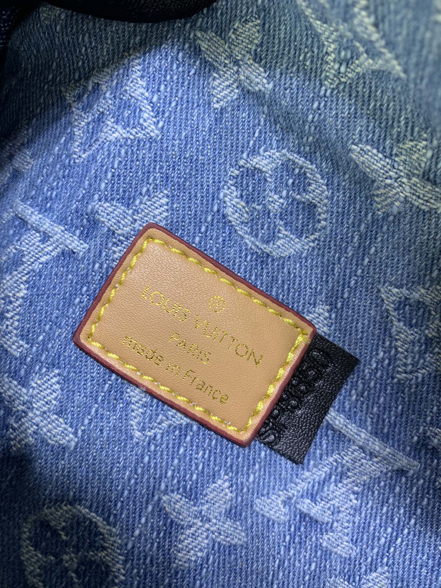 Louis Vuitton M83353 Mini Bumbag Shoulder Bags Size 17*12*9cm