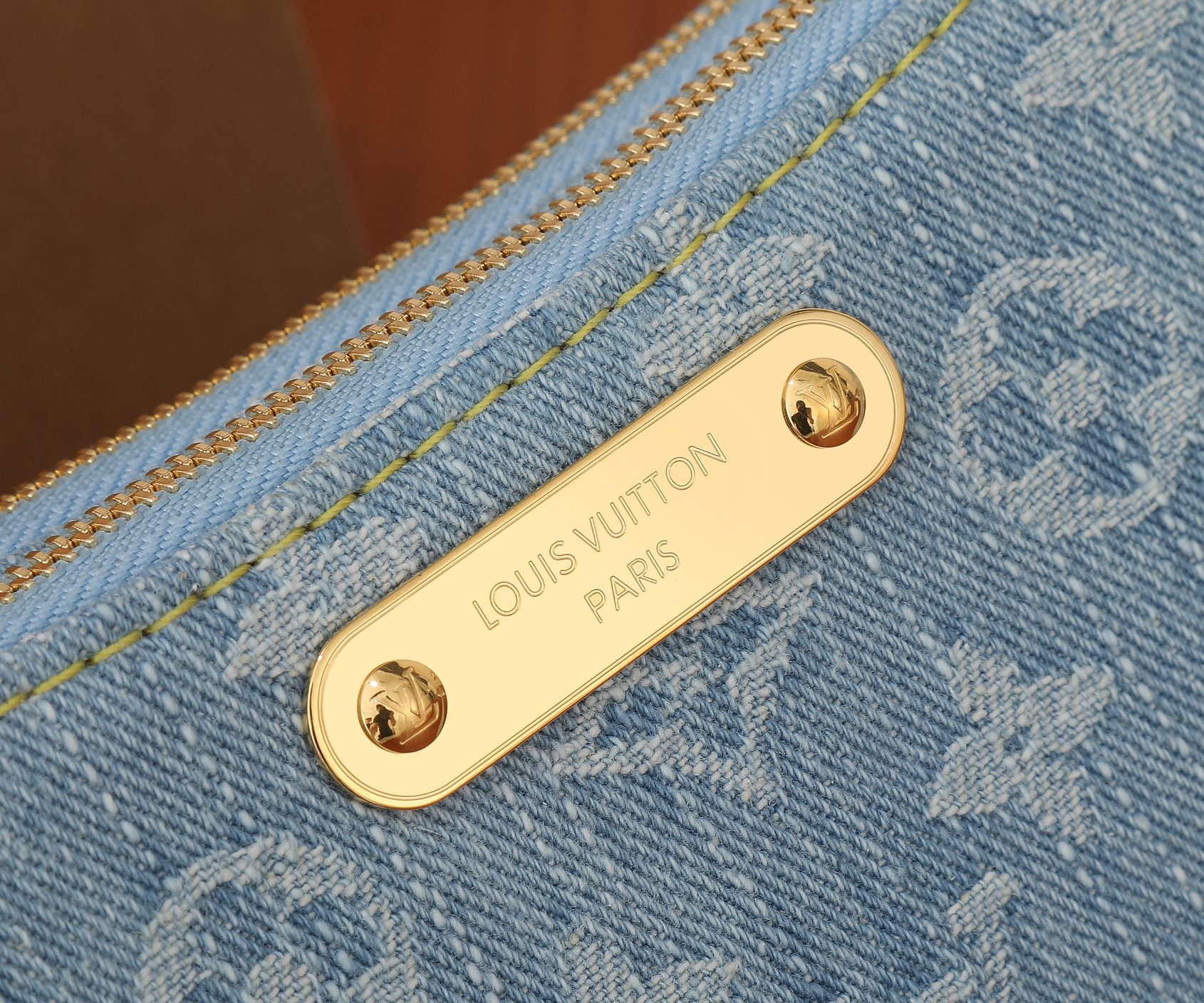 Louis Vuitton M83532 Liv Pochette Denim Cowboy Shoulder Bag Size 24.5*13.5*6.5cm