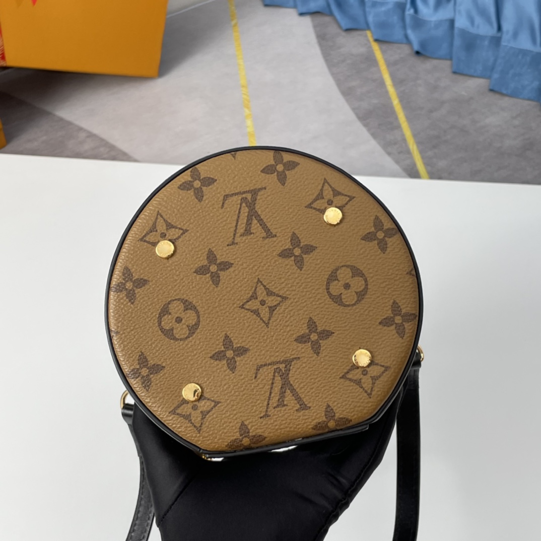 Louis Vuitton M43986 Cannes Women Bags Size 15*15*17cm