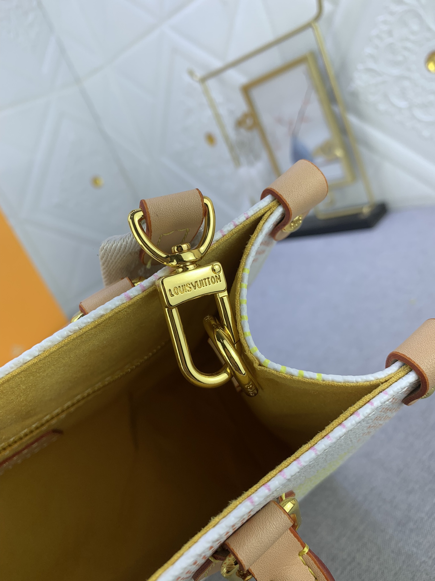 Louis Vuitton M46373 OnTheGo Shoulder Bags Size 25*19*11cm