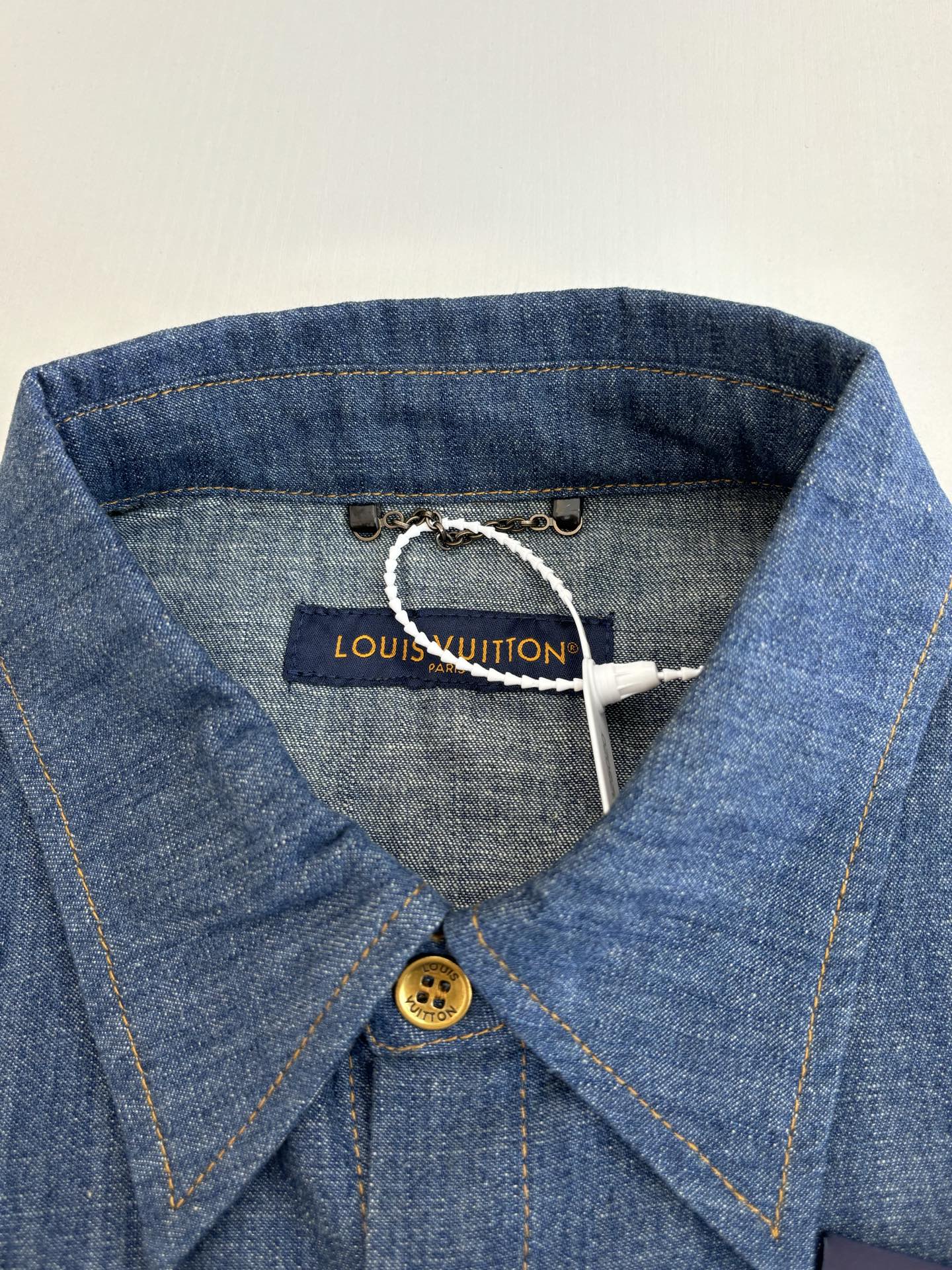 Louis Vuitton Unisex T Shirt Size S-XL