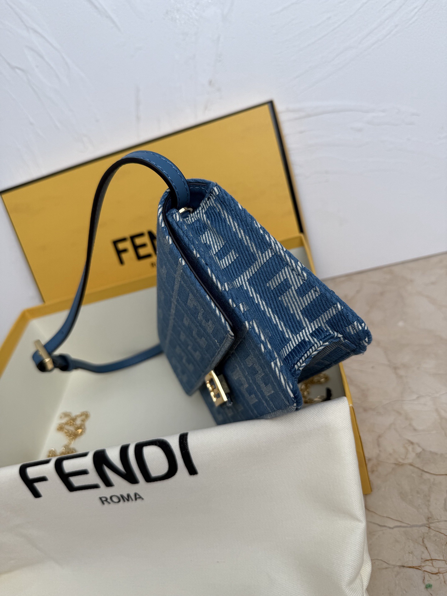 Fendi Shoulder Bags Size 21*11*5cm