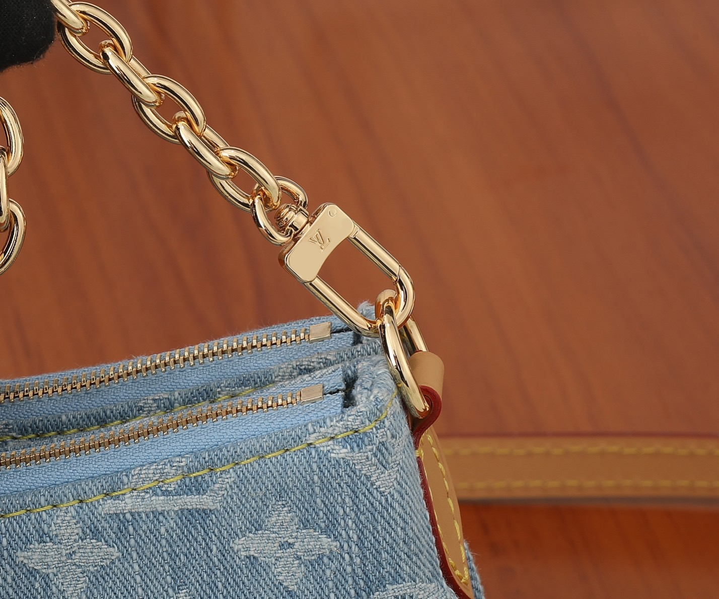 Louis Vuitton M83532 Liv Pochette Denim Cowboy Shoulder Bag Size 24.5*13.5*6.5cm