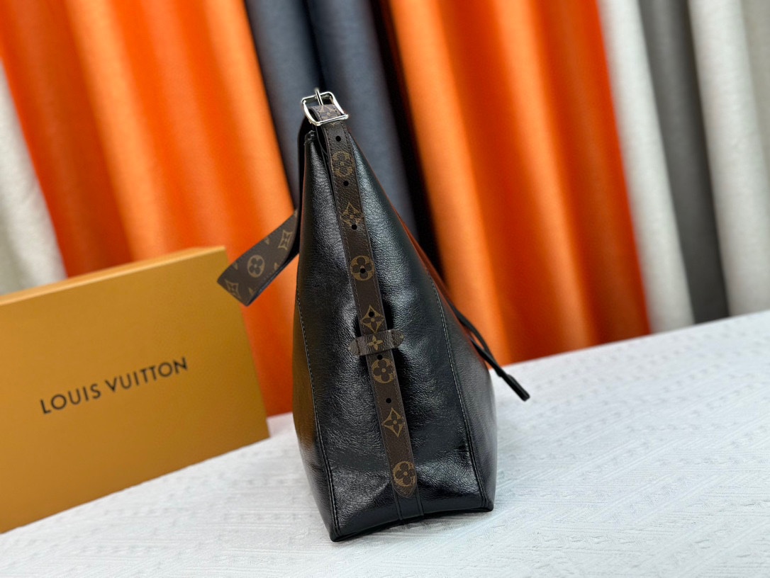 Louis Vuitton M25143 CarryAll Dark Shoulder Bags Size 39*30*15cm