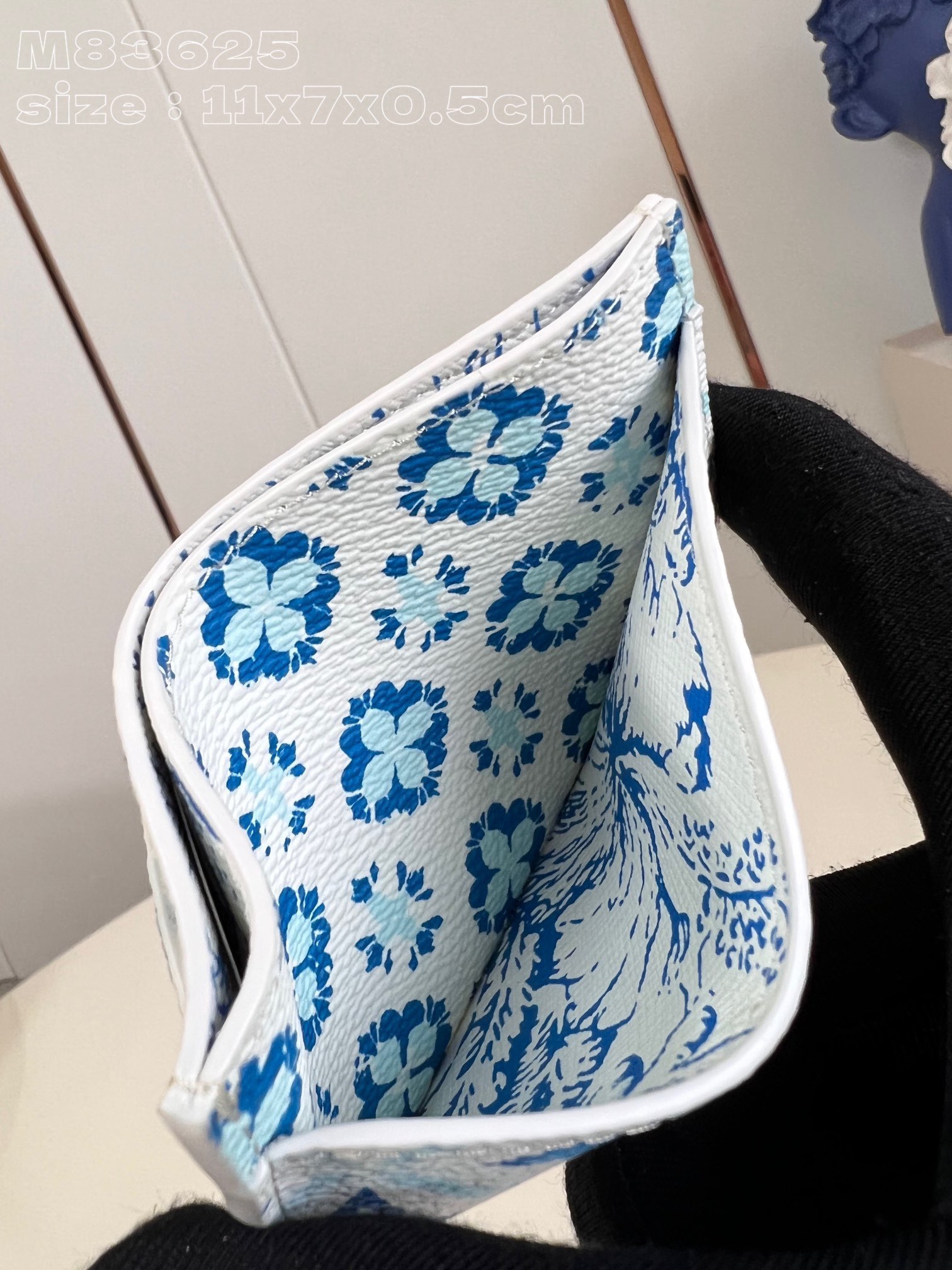 Louis Vuitton M83625 Card Holder Size 11*7*0.5cm