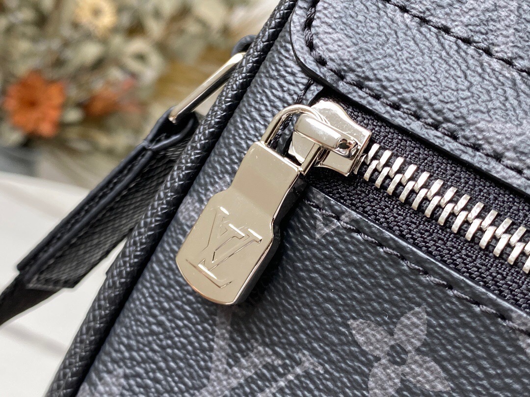 Louis Vuitton M30746 Taigarama Men Shoulder Bags Size 29*23*11.5cm