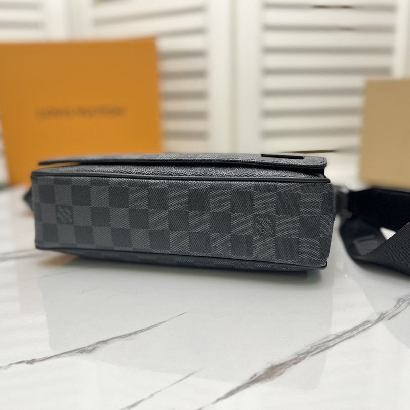 Louis Vuitton N42710 District Men Bags Size 26*20*7cm