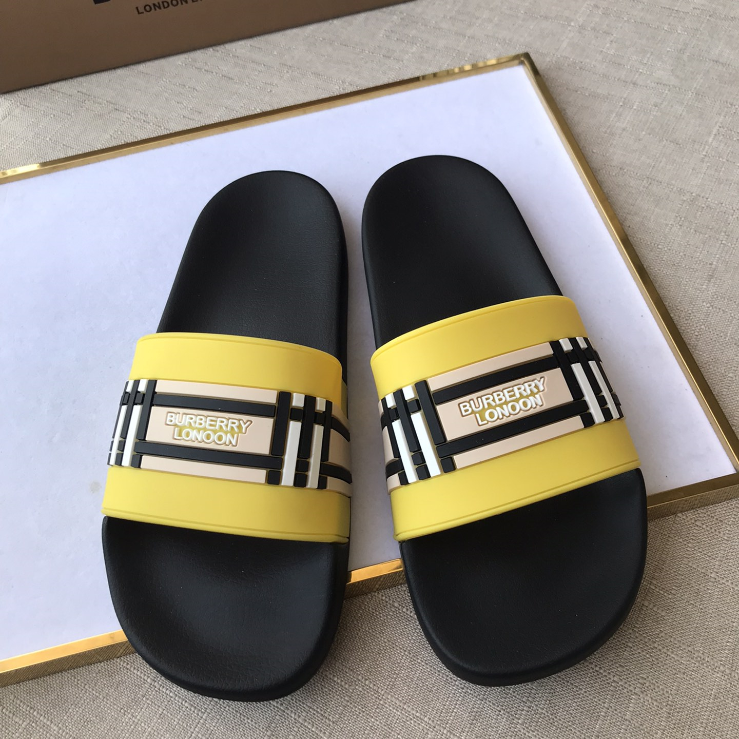 Burberry Mens Women Sandals Gr. 36-46