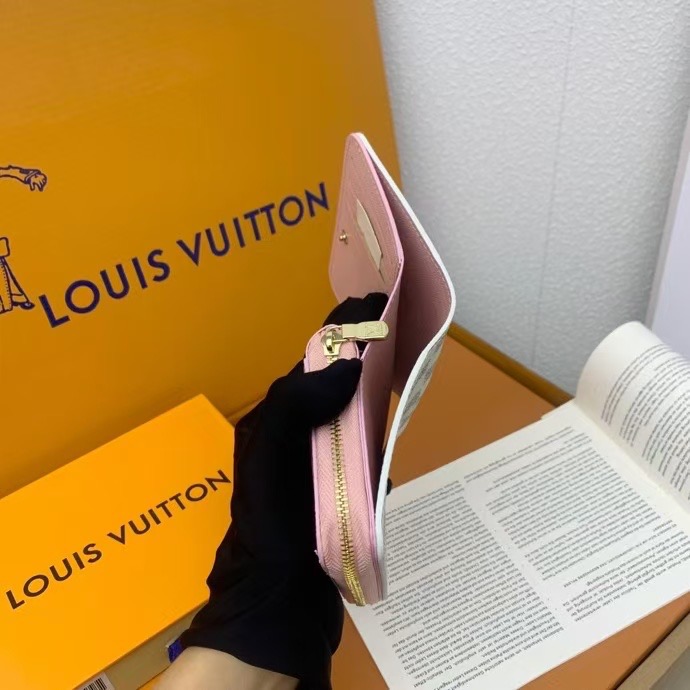 Louis Vuitton Women Card Holder M83689