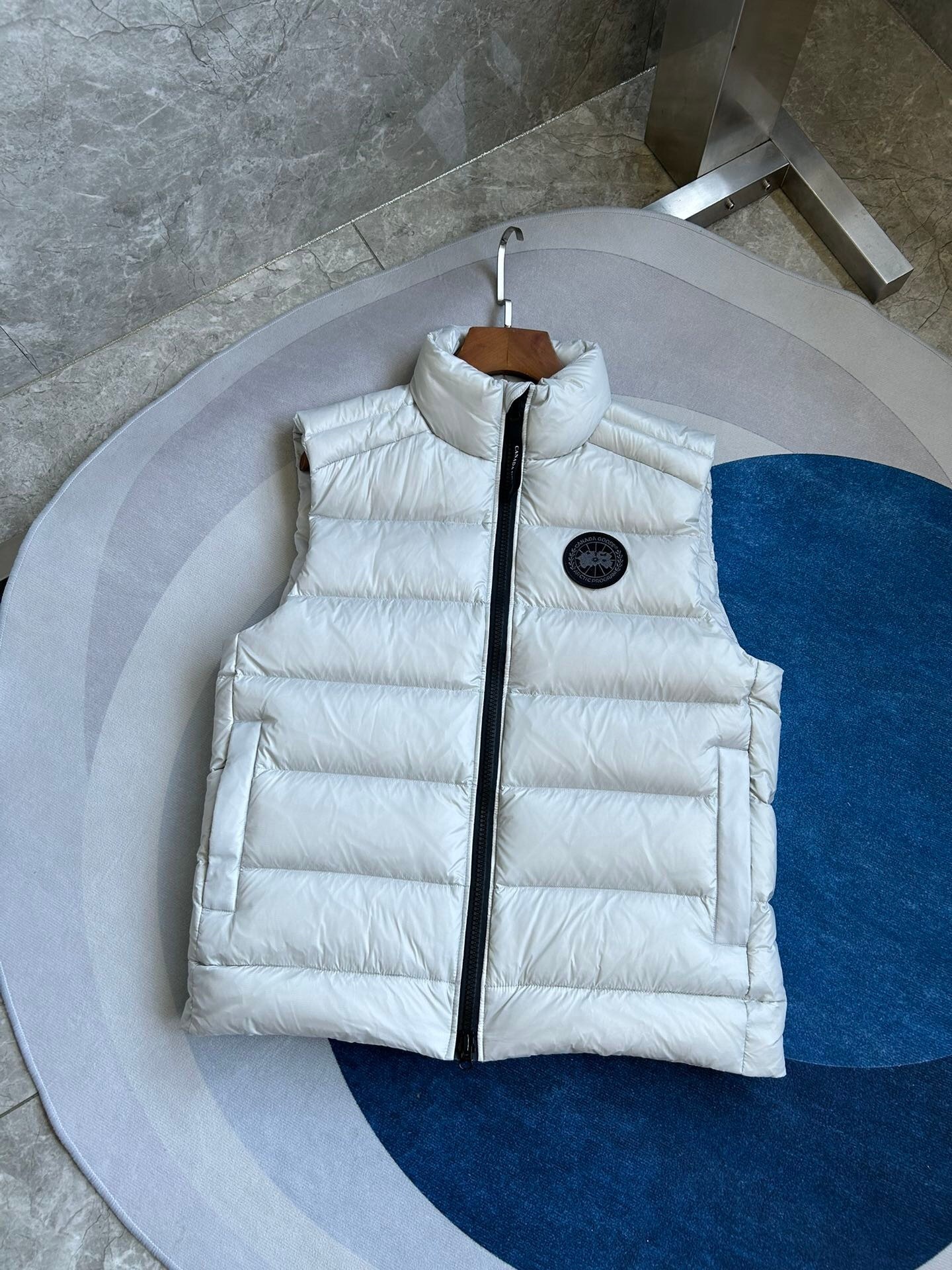 Canada Goose E2229 Crofton Vest-WD Men Winter Vest Size S-XXL