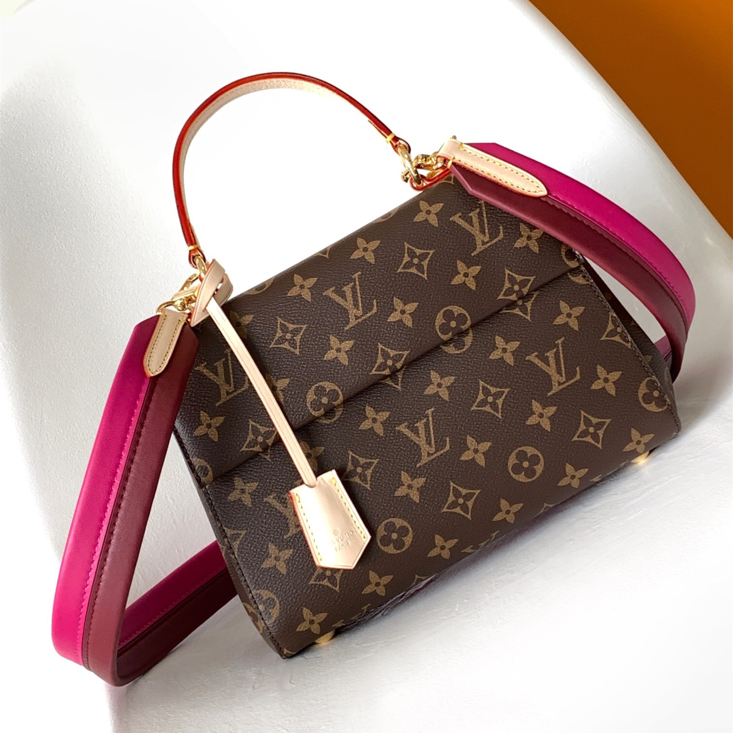 Louis Vuitton M42738 Cluny bb Women Bags Size 28*20*10cm