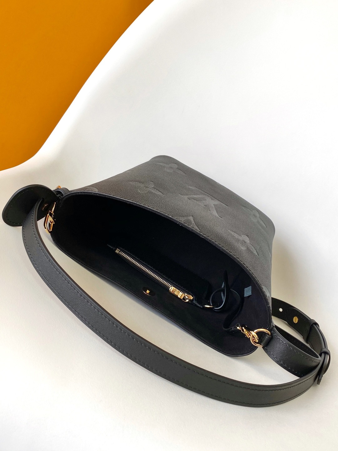 Louis Vuitton M13480 Women Shoulder Bags Size 16*18*12cm