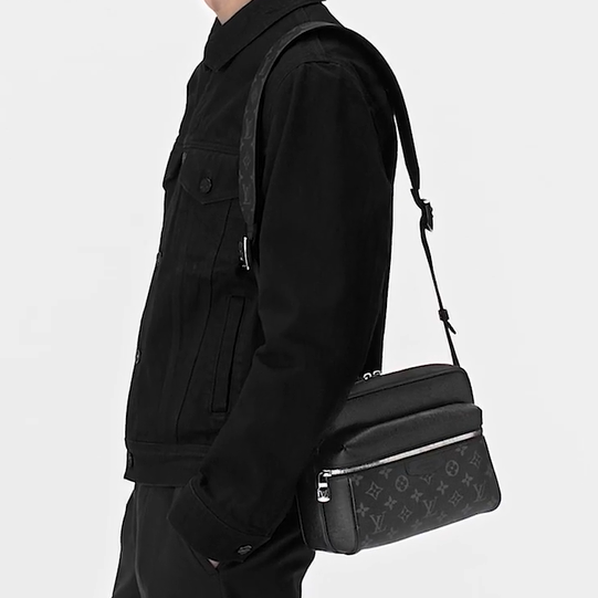 Louis Vuitton M30233 Outdoor Messenger Men Bags Size 29.5*20*10.5cm