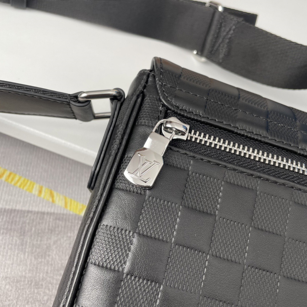 Louis Vuitton N42711 District Men Bags Size 26*20*7cm