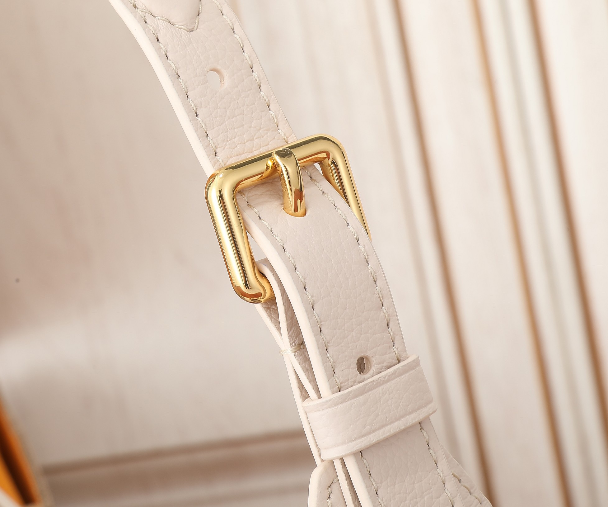 Louis Vuitton M24990 Low Key Shoulder Bag Size 26*18*7cm