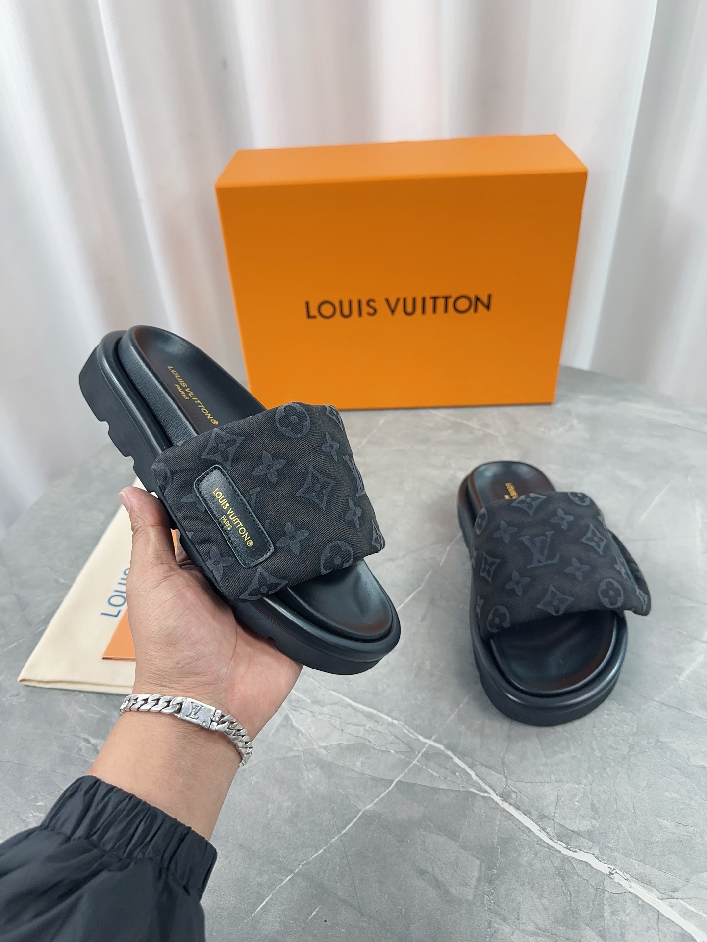 Louis Vuitton 2024ss Pool Pillow Comfort Slippers Size 36-45
