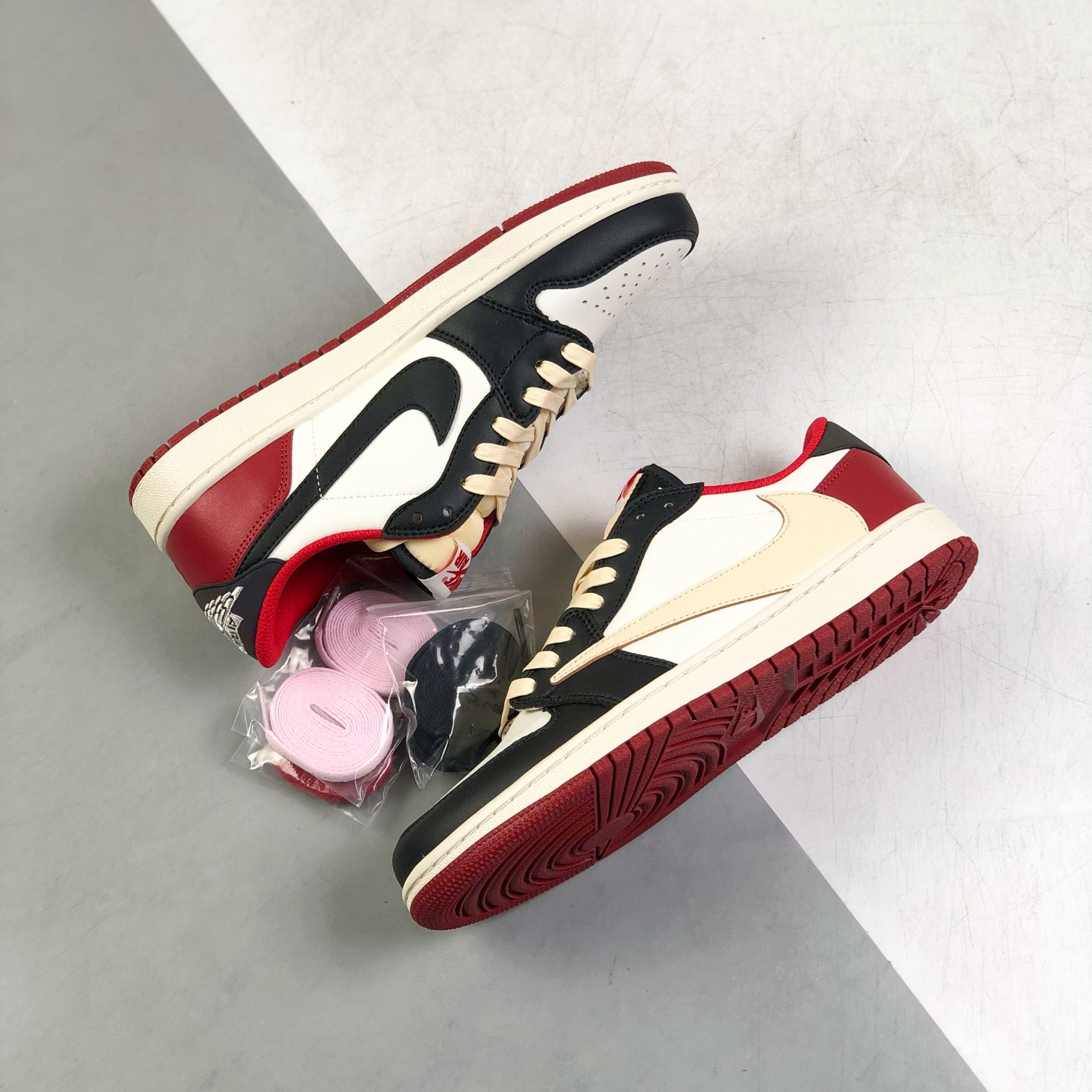 Nike Air Jordan 1 x Travis Scott Low Top Sneaker Shoes Gr. 36-46