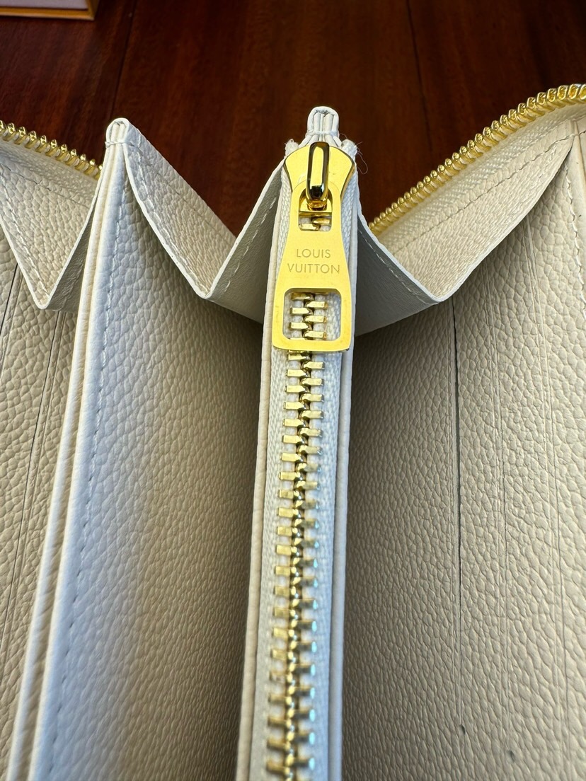 Louis Vuitton Monogram Sunrise Size 19.5*10.5*2.5cm