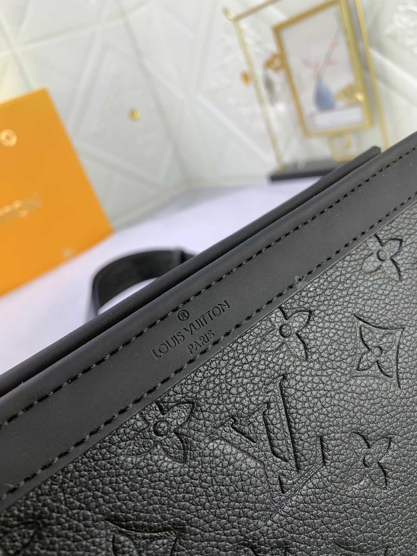 Louis Vuitton M81115 Alpha Wearable Shoulder Bags Size 18*11*6cm