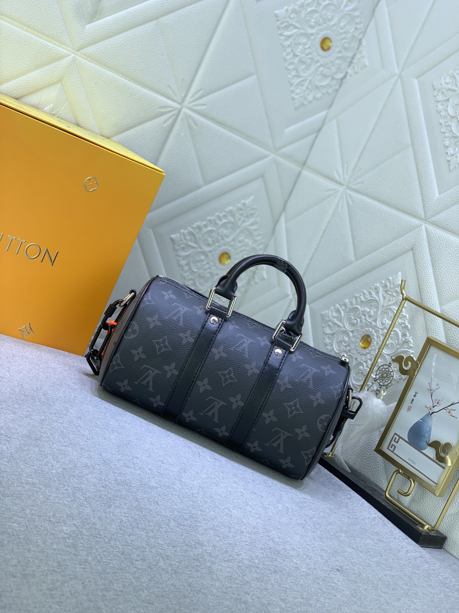 Louis Vuitton Monogram Eclipse Reverse Keepall 25 Travel Bags Size 25*15*11cm