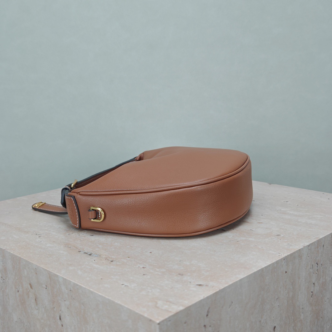 Celine 25ss Lulu Shoulder Bags Size 24*21*5cm