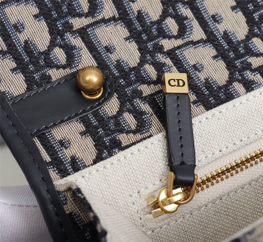 Dior Women Shoulder Bags 24cm