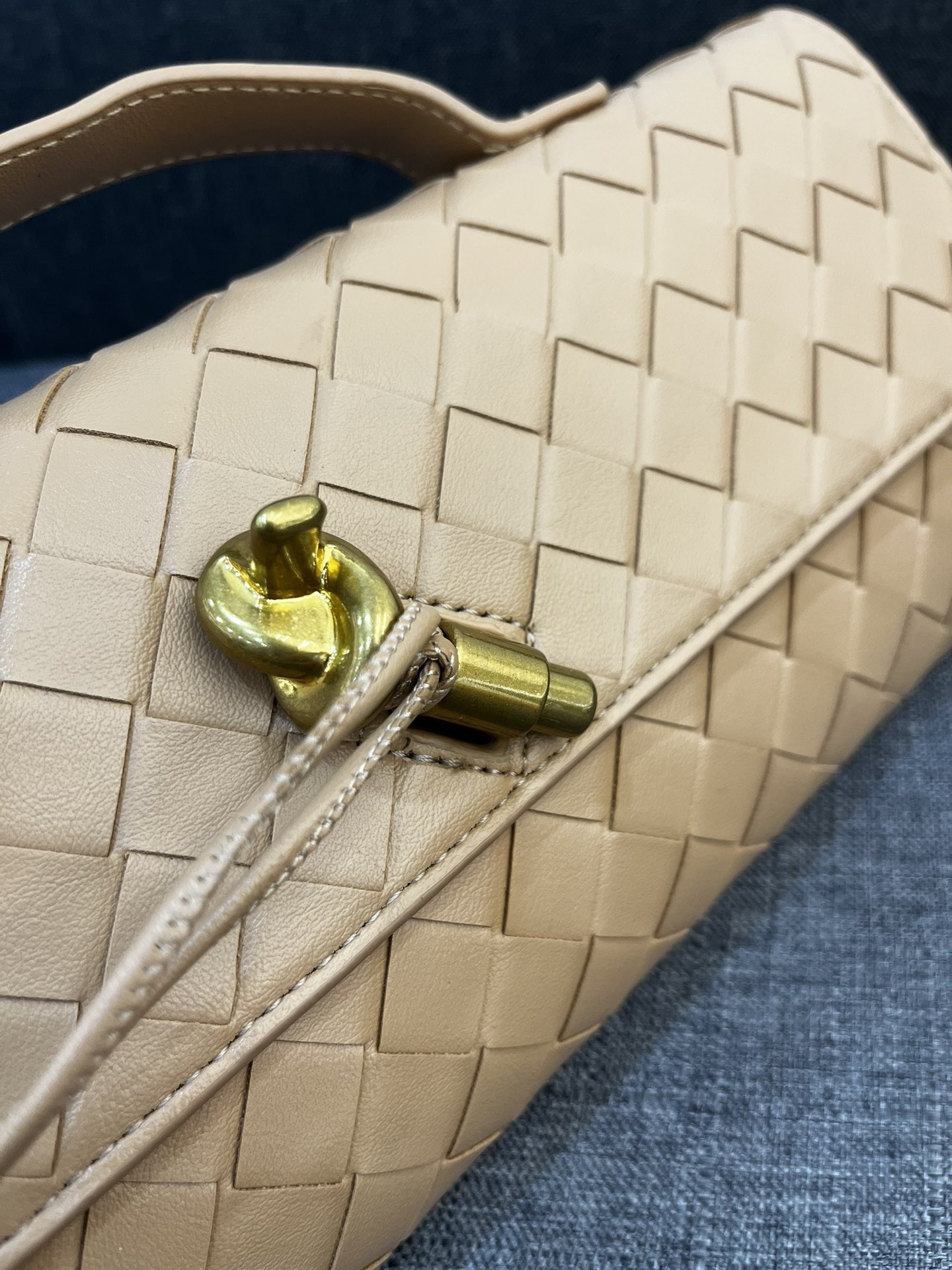 Bottega Veneta Andiamo Clutch 30*13*4cm