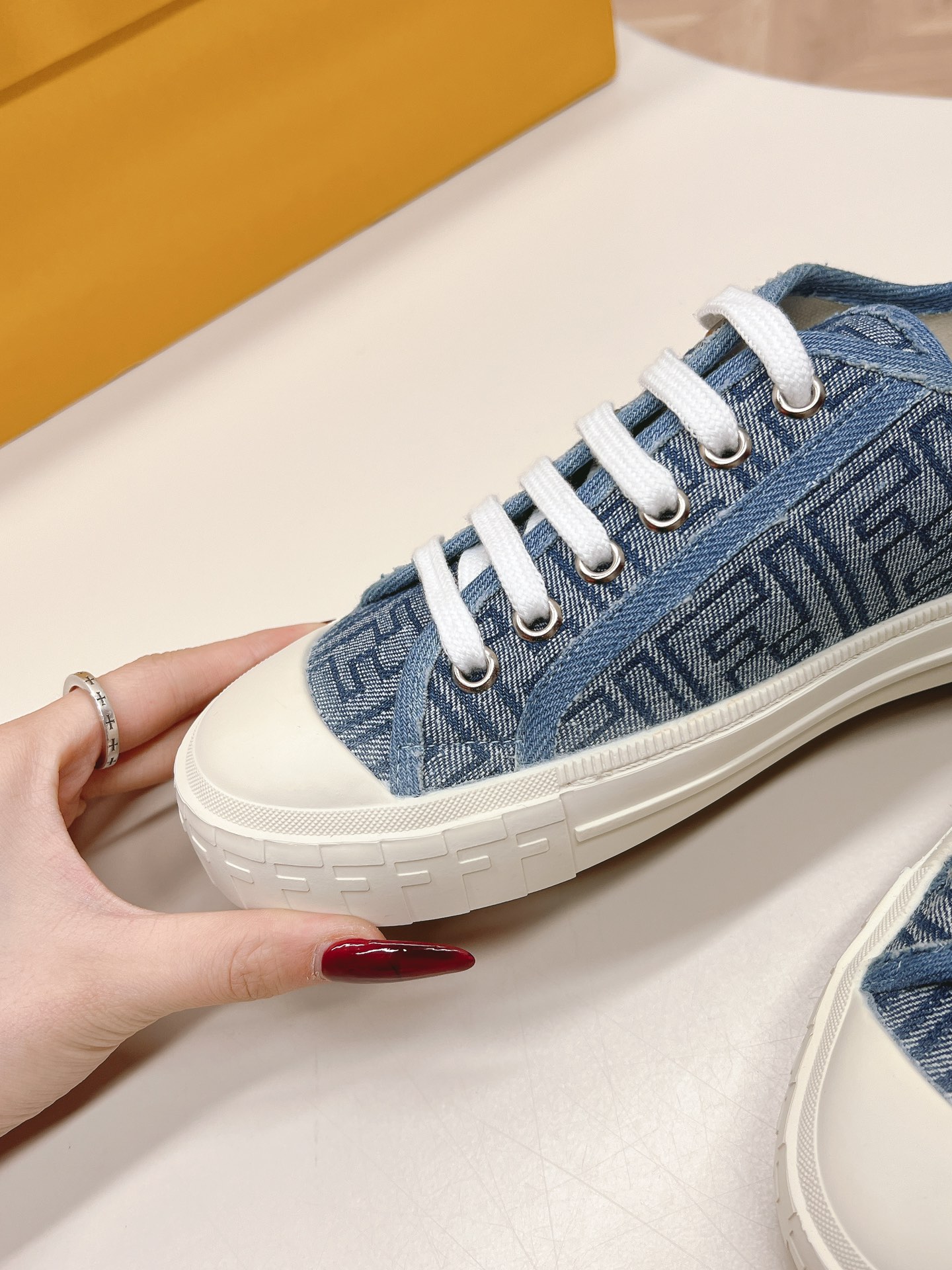 Fendi 2024ss New arrival Sneaker Size 36-40