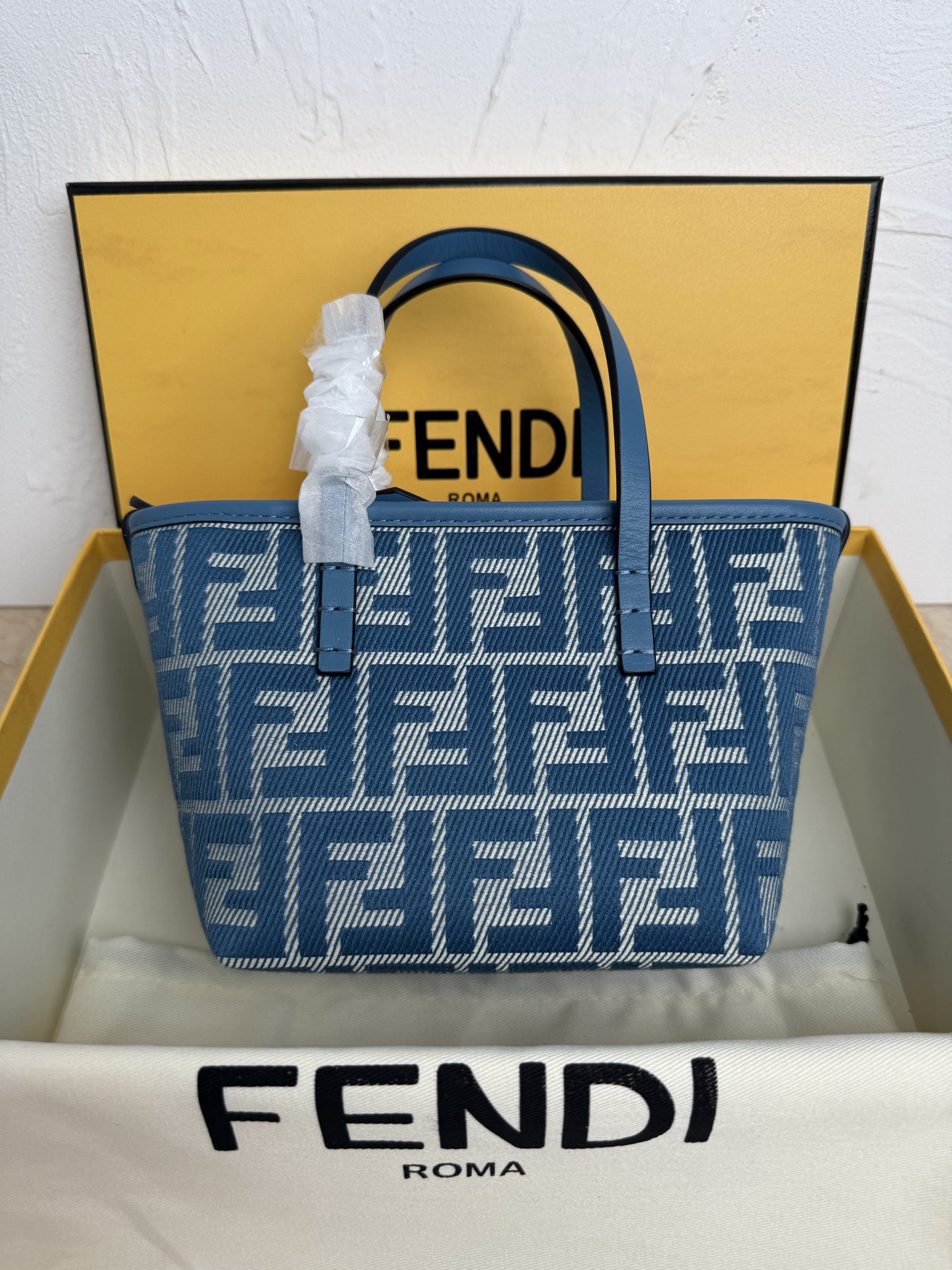 Fendi Shopping Bags Size 23*19.5*15cm
