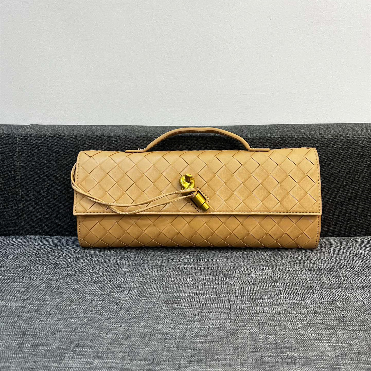 Bottega Veneta Andiamo Clutch 30*13*4cm