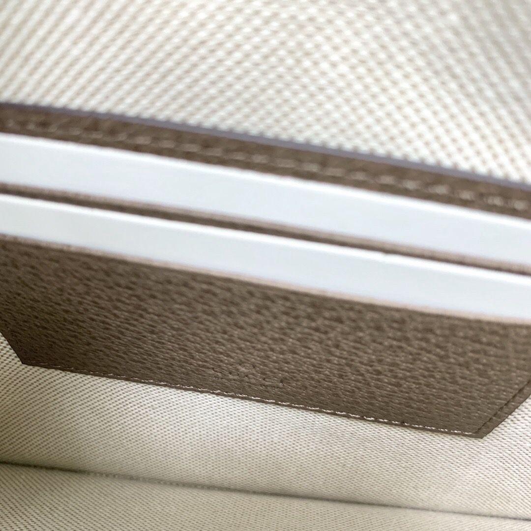 Gucci New GG Supreme Pouch Size 24*17.5*1cm Style 672989