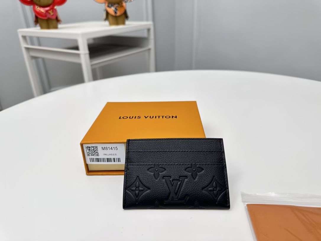 Louis Vuitton M81415 Card Holder Size 11*7*1.5cm