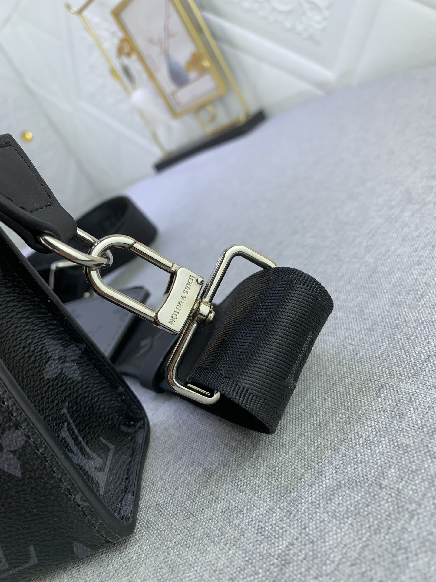 Louis Vuitton M81124 Alpha Wearable Shoulder Bags Size 18*11*6cm