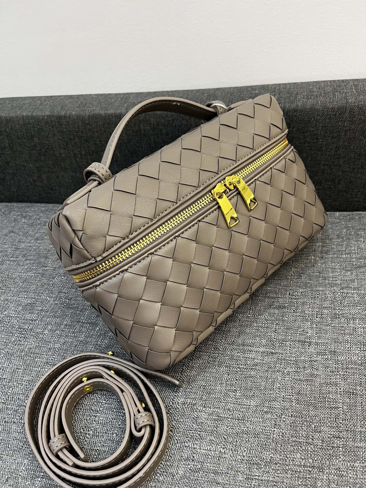 Bottega Veneta Vanity Case Shoulder Bags 24*13*6cm