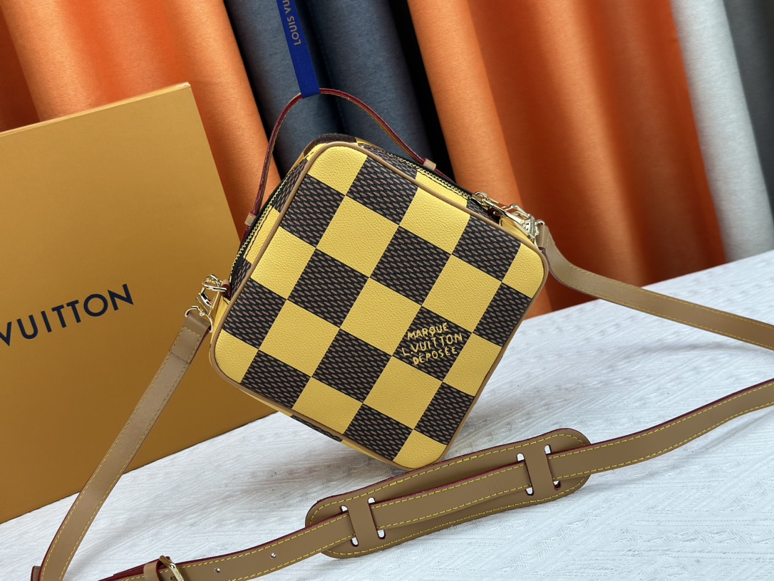 Louis Vuitton N40562 Shoulder Bags Size 20cm