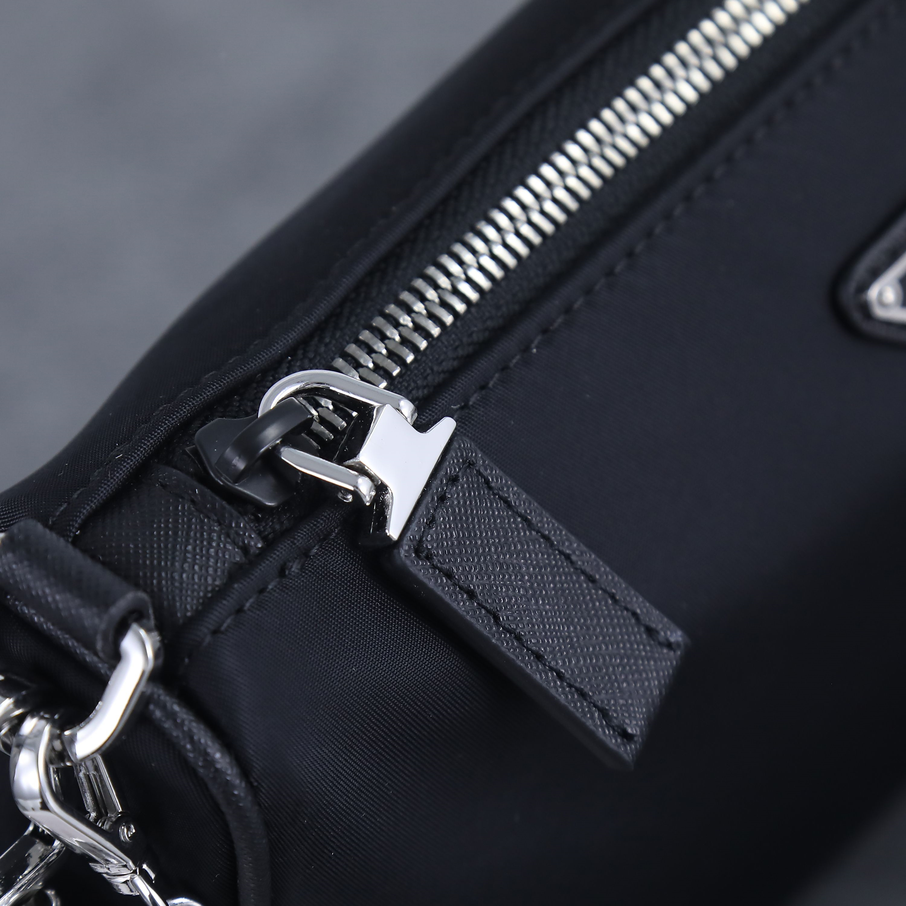 Prada 2VH113 Re-Nylon and Saffiano Leather Shoulder Bags Size 24*18.5*6cm