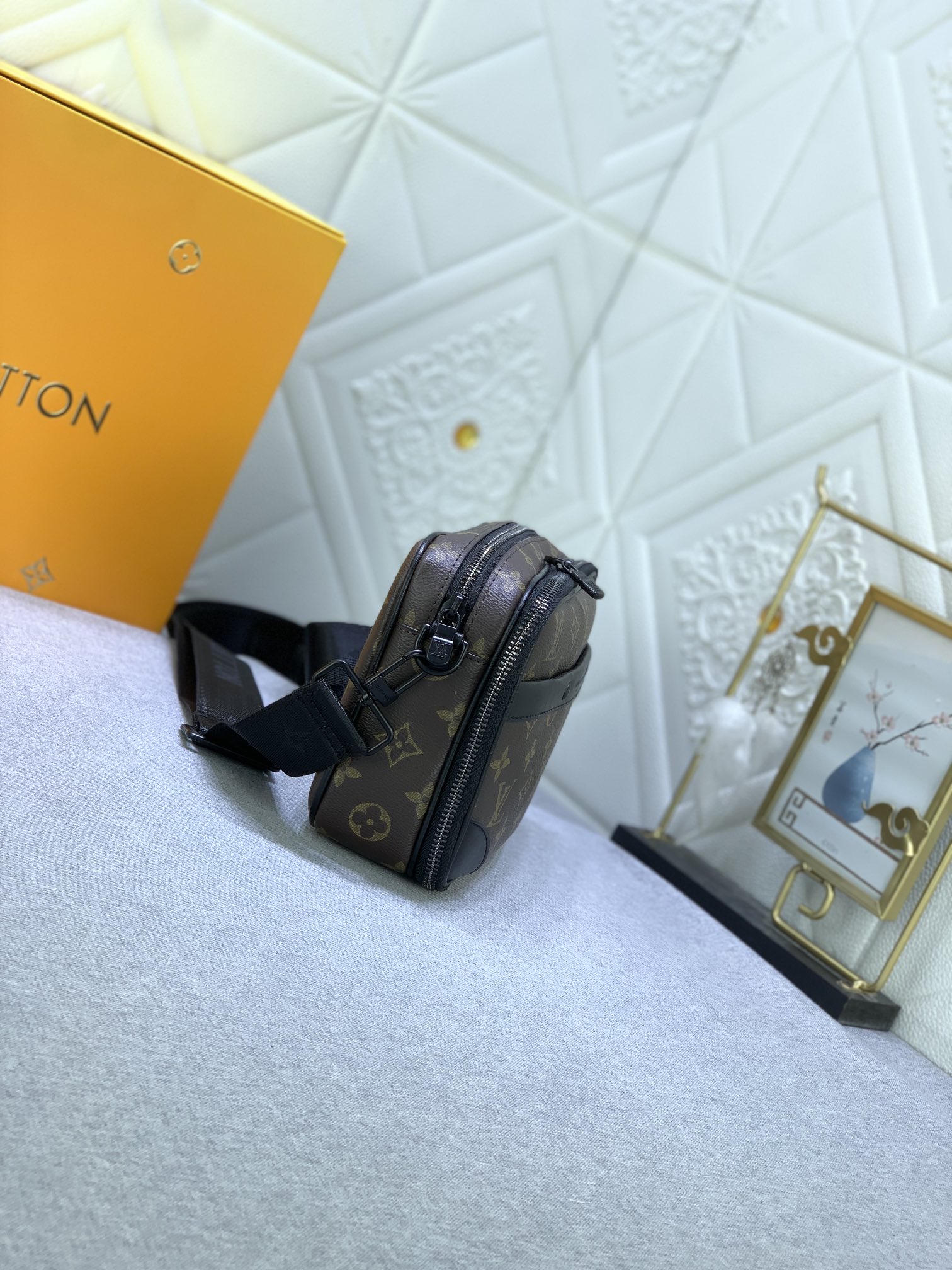 Louis Vuitton M82542 Alpha Shoulder Bags Size 11*18*6cm