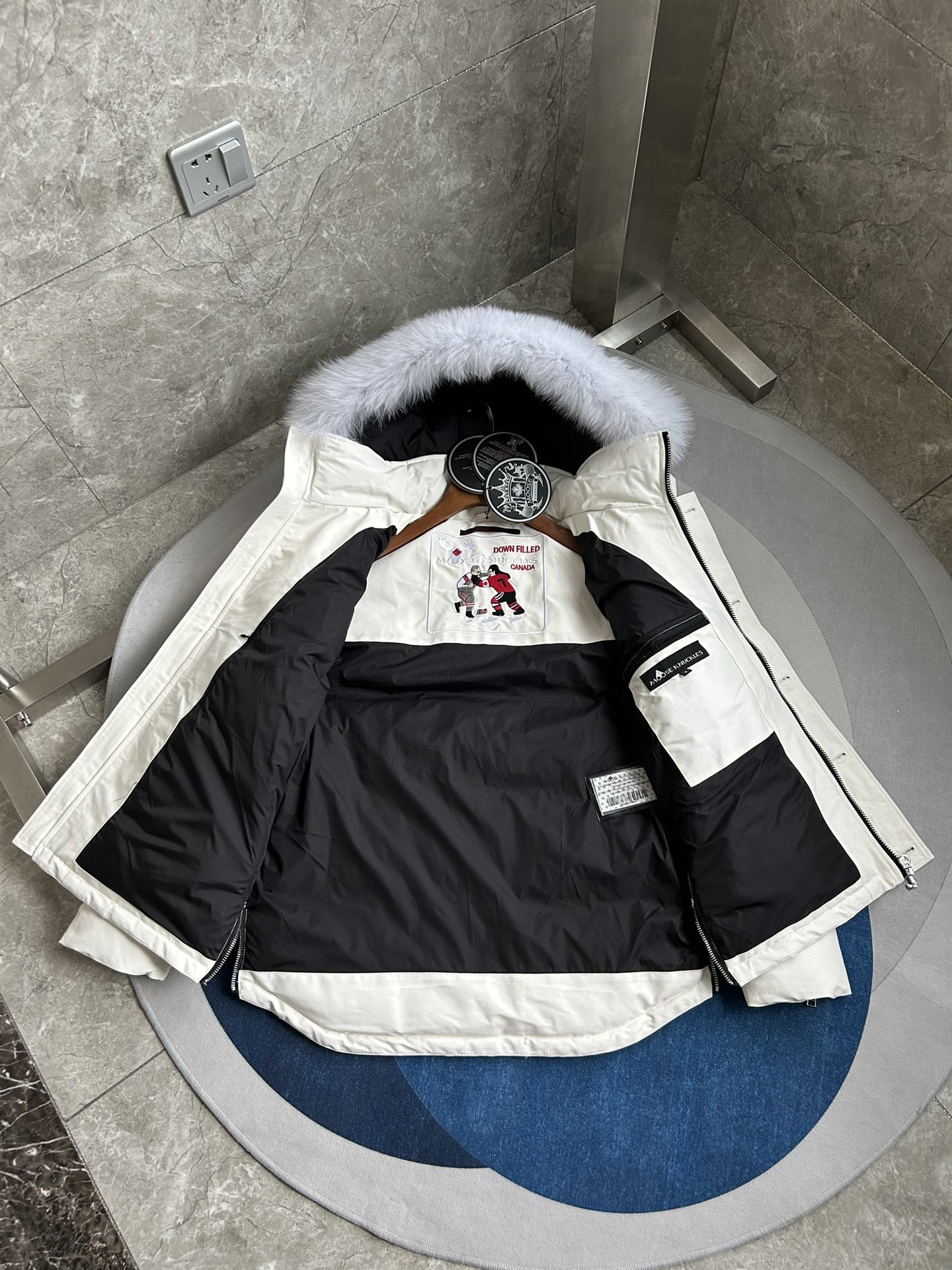 Moose Knuckles 06 Men Winter Jacket Size S-XXL White