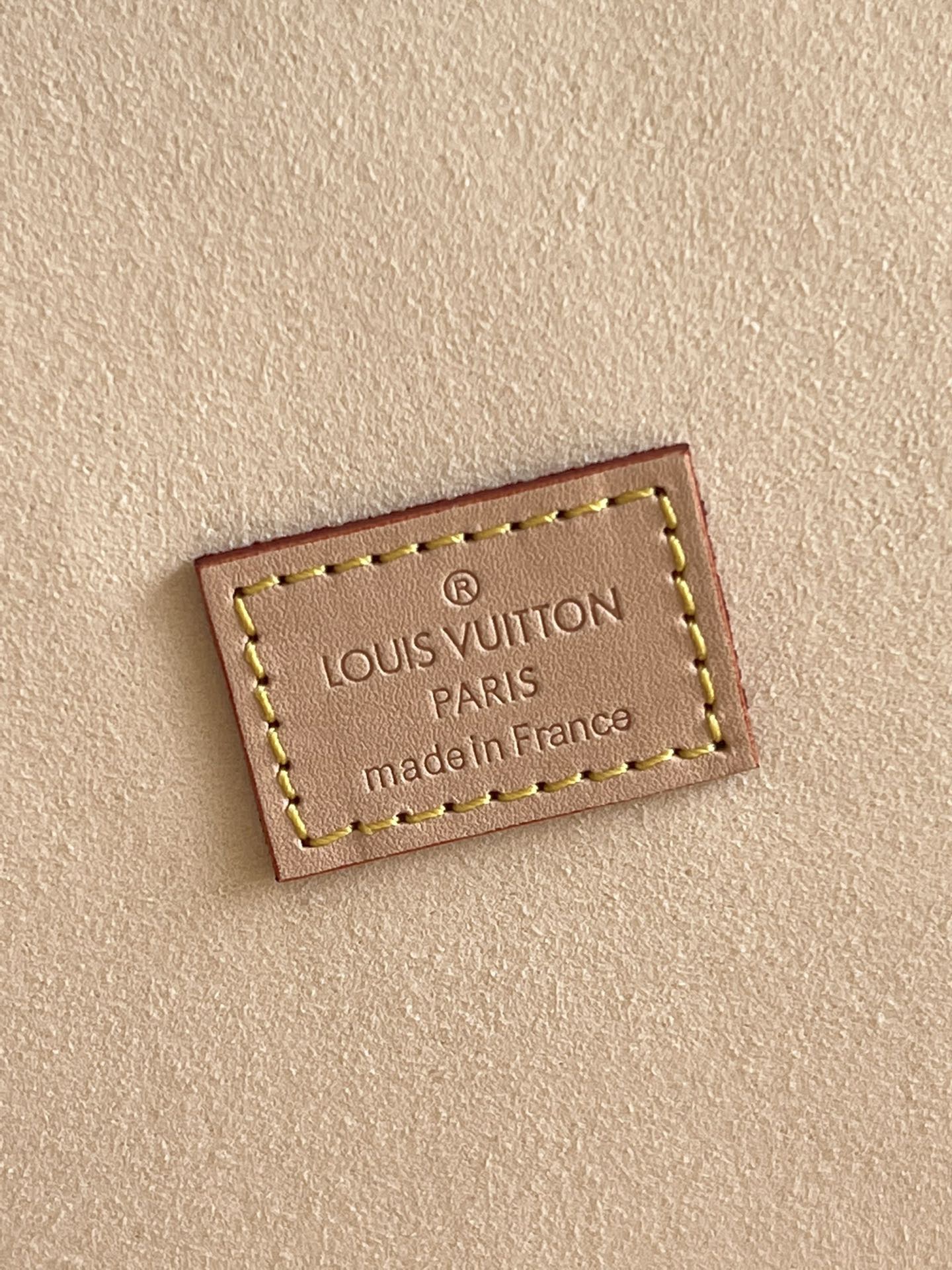 Louis Vuitton Der Garite Watch box Size 34*13*18