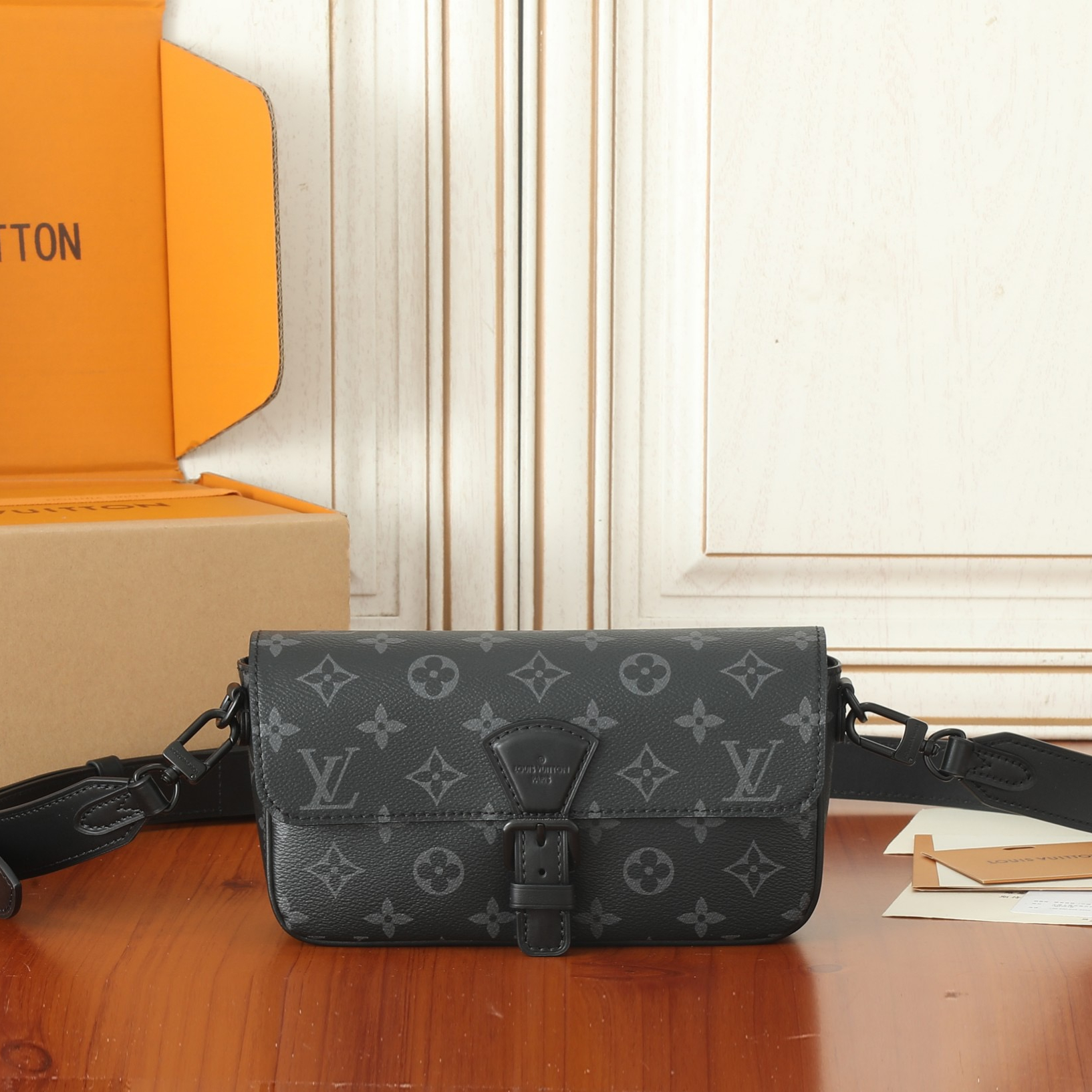 Louis Vuitton M83567 Montsouris Wearable Wallet Shoulder Bags Size 22*12*6cm