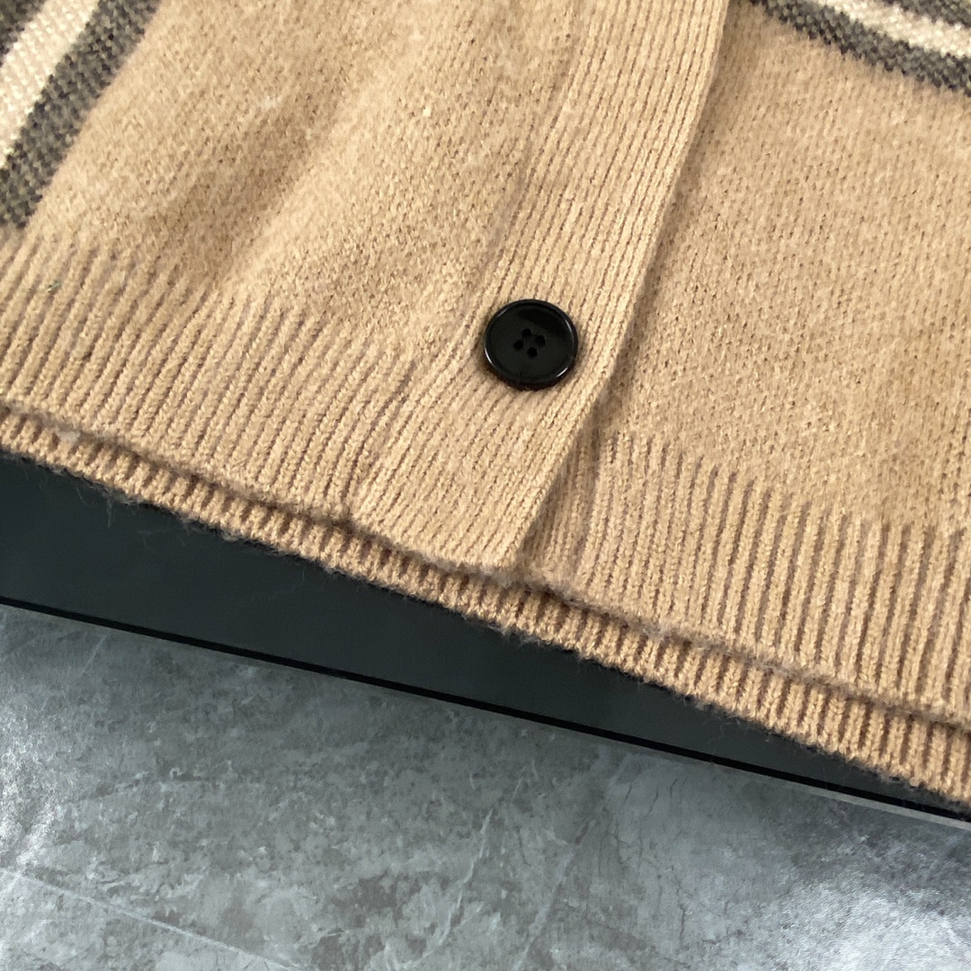 Burberry Classic style Jacket Sweatshirt Size S-L