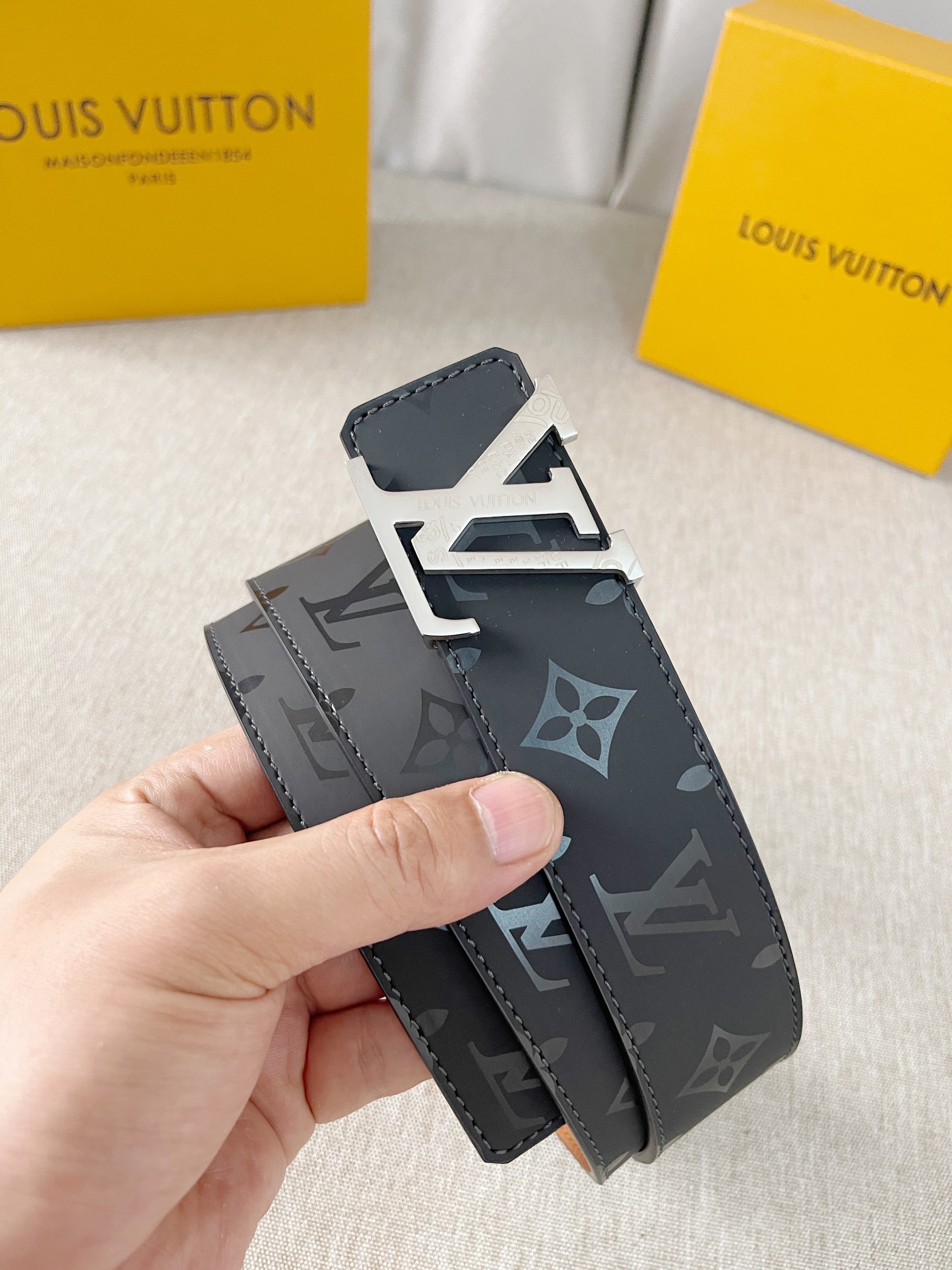 Louis Vuitton Men Belt Width 4cm