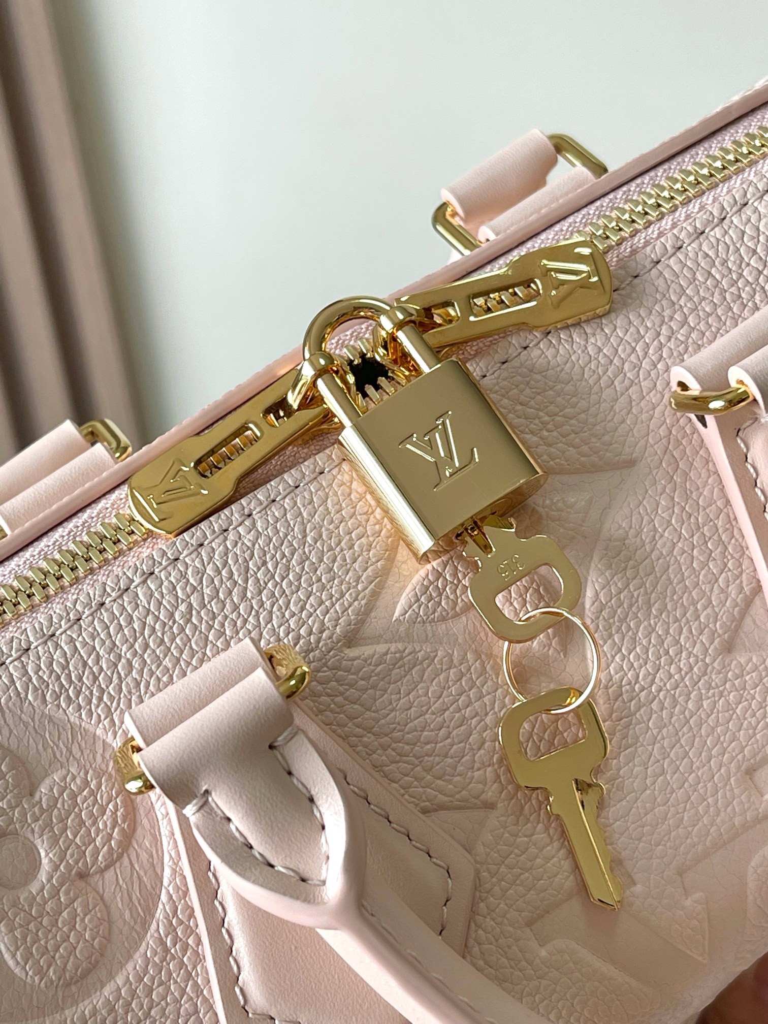 Louis Vuitton M47136 Pink Speedy Bandoulière 20 Women Shoulder Bags Size 20.5*13.5*12cm